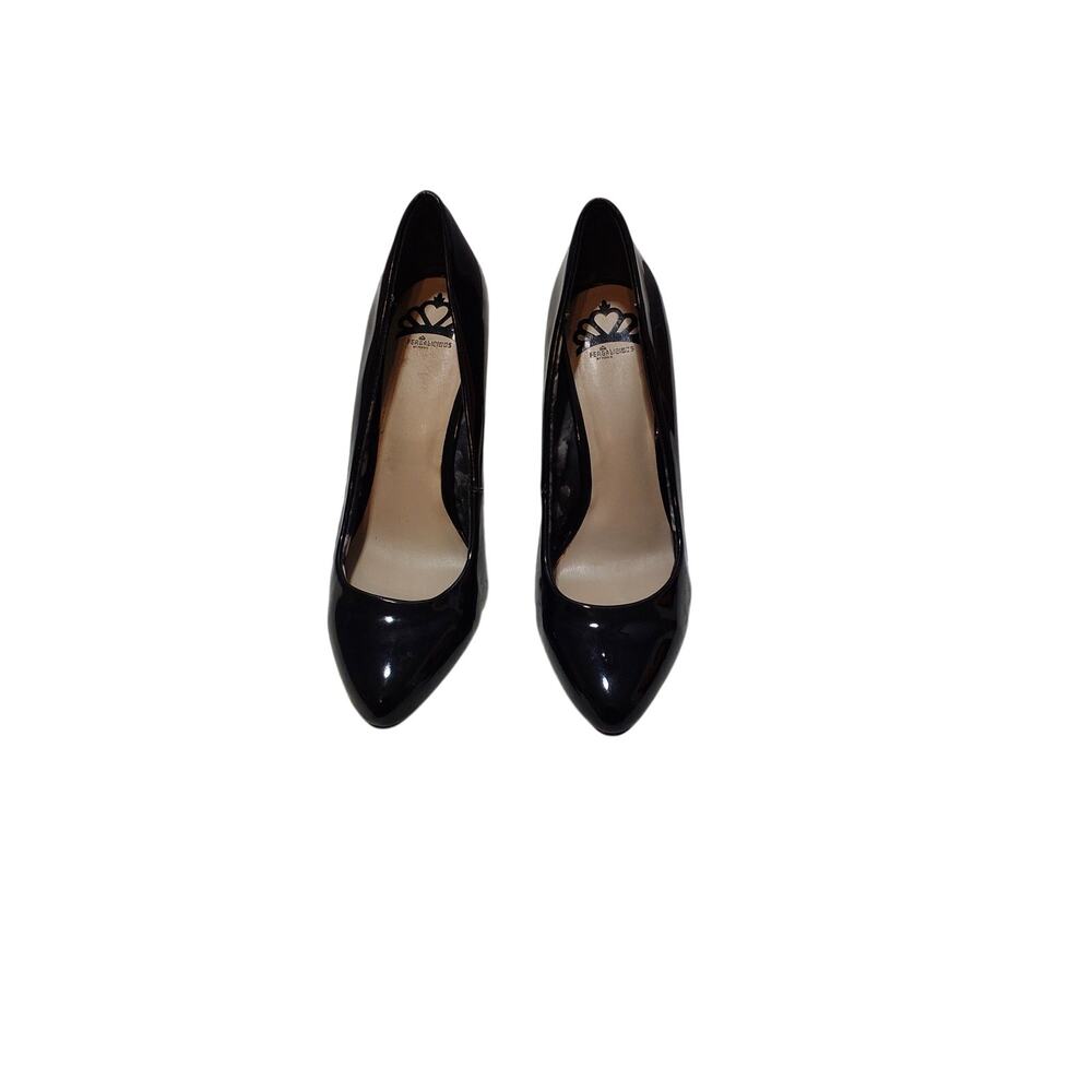 womens fergalicious heel with fergie emblem.